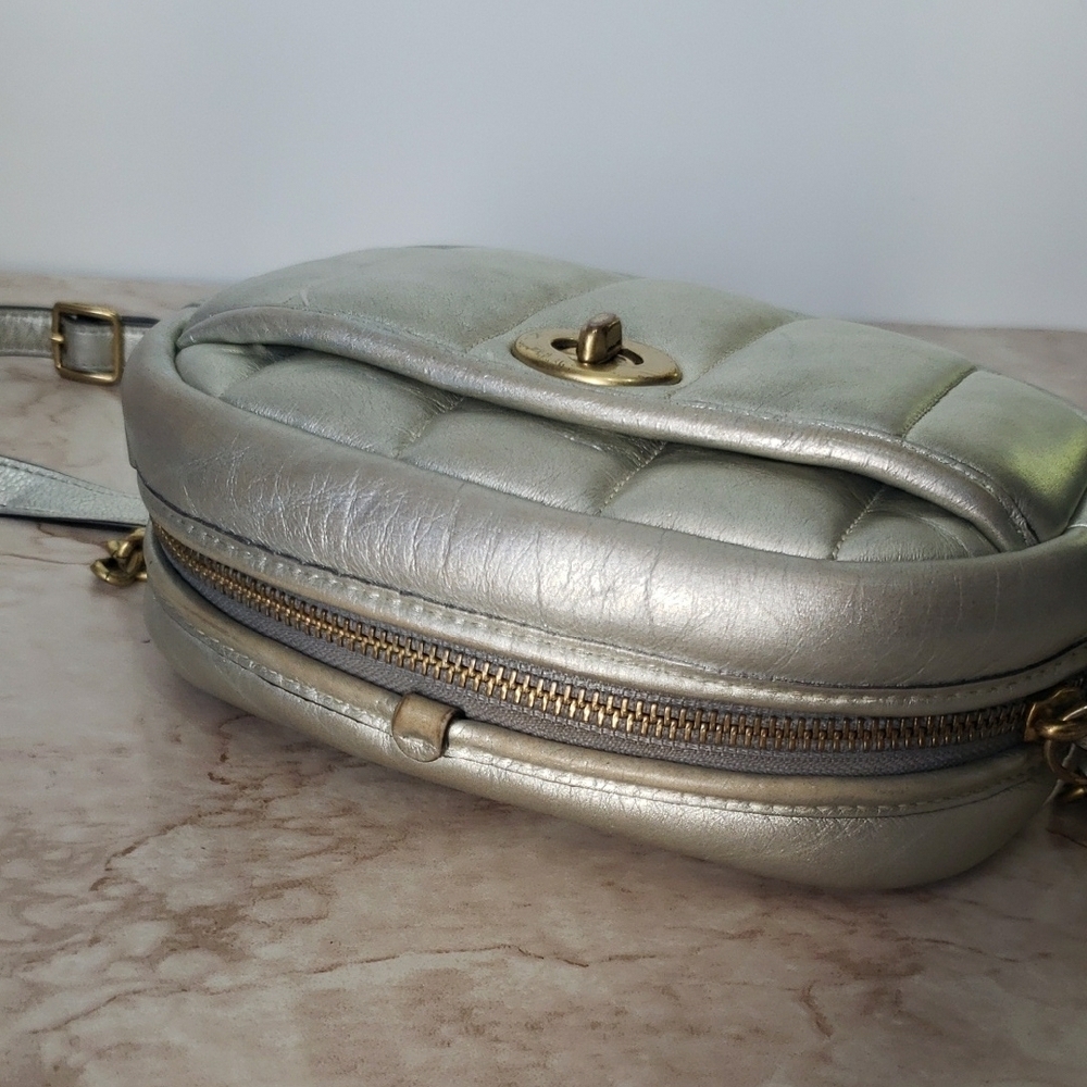 Elegant Silver Crossbody Bag - Picture 6 of 7